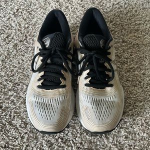 ASICS womens running shoes gel nimbus size 9